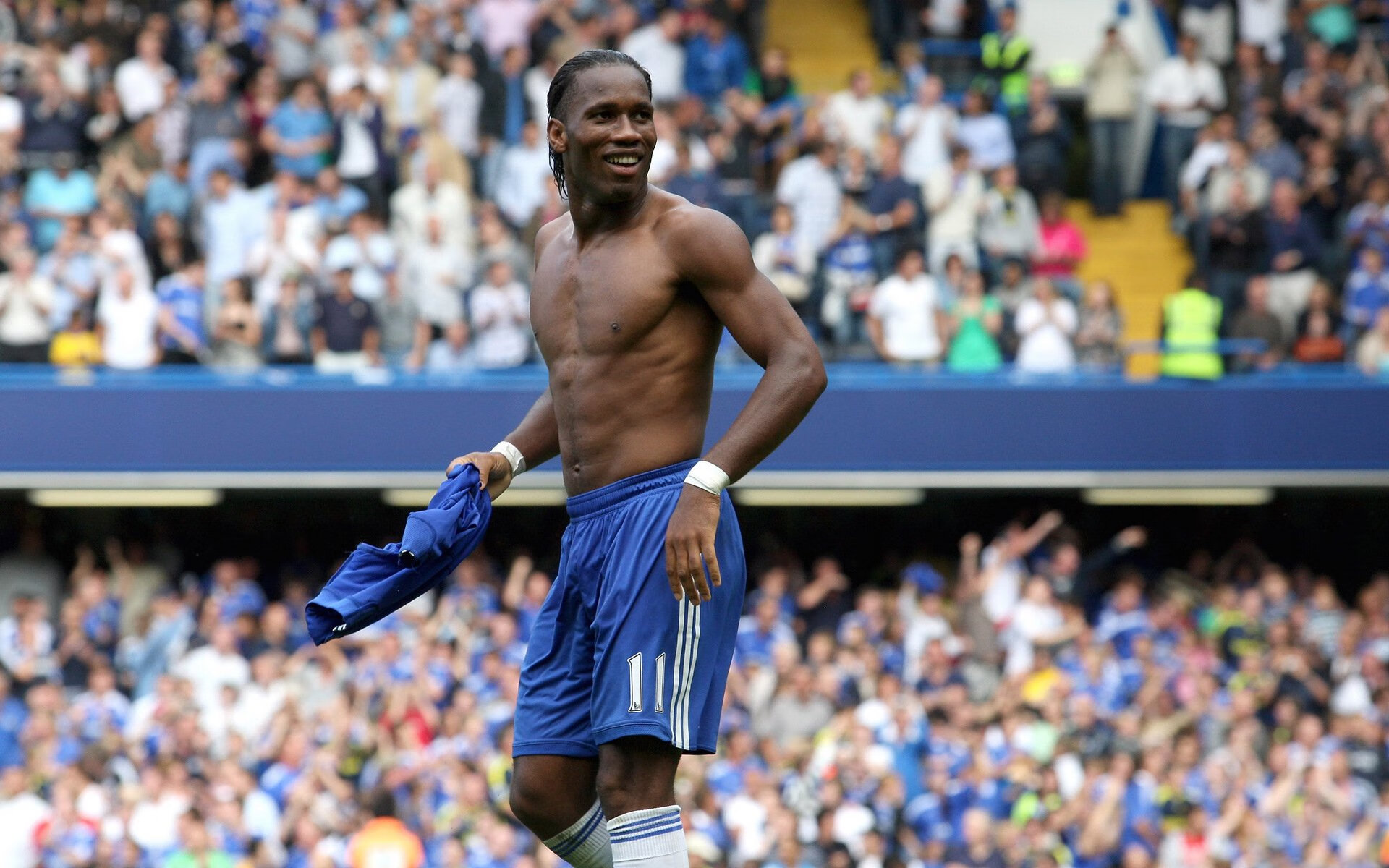 英超争冠焦点战，荷兰战术铁链如何绞杀巴萨艺术足球？