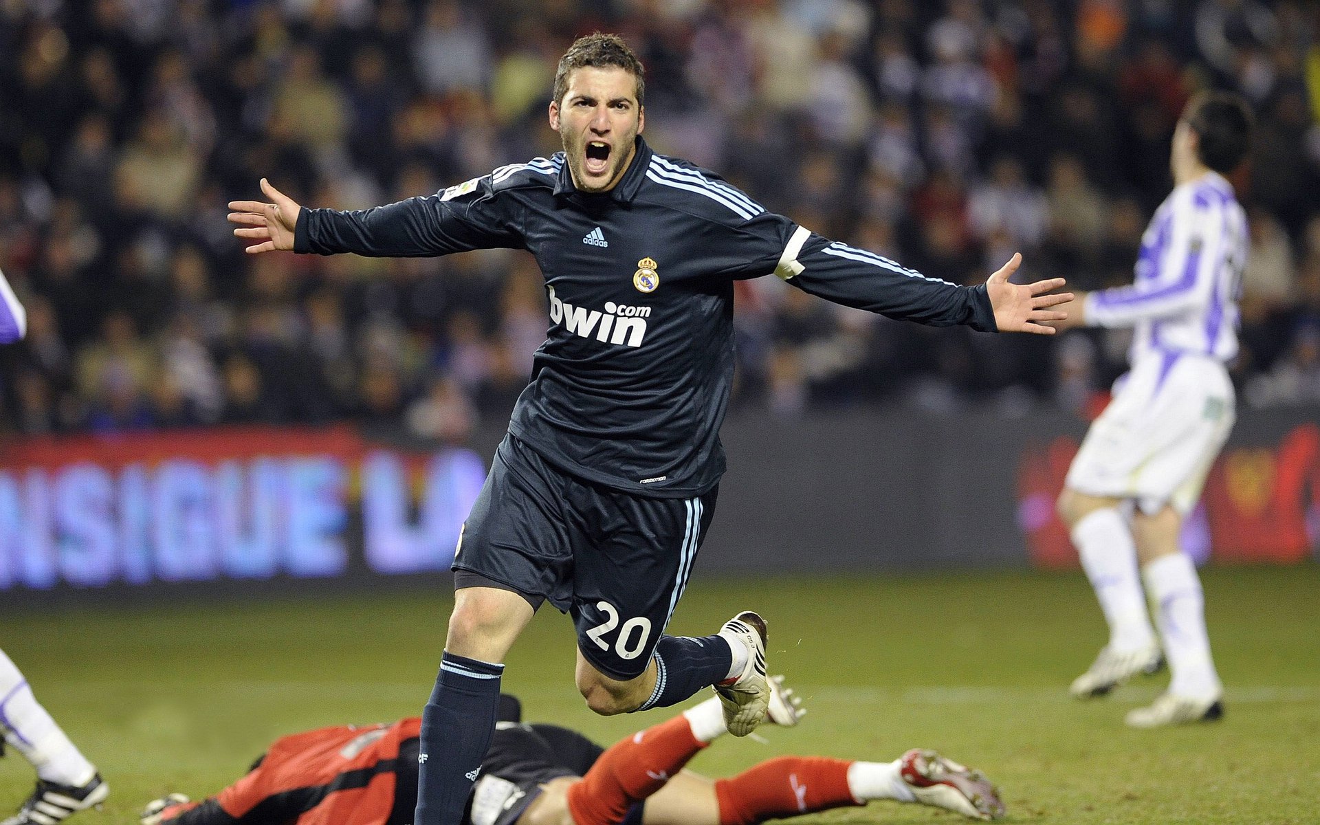 开云体育官方网站-西甲国家德比之夜，字母哥用实力证明自己