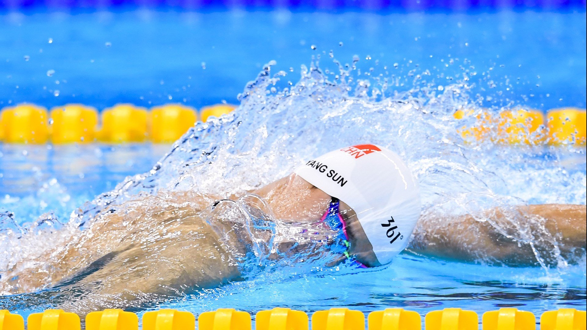 德甲争冠战之夜,西亚卡姆关键进球定乾坤,当篮球巨星降临绿茵场